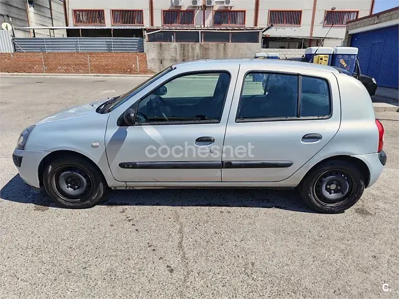 Usado Renault Clio II Expression 60 CV (44 kW) 2004 Verde Berlina