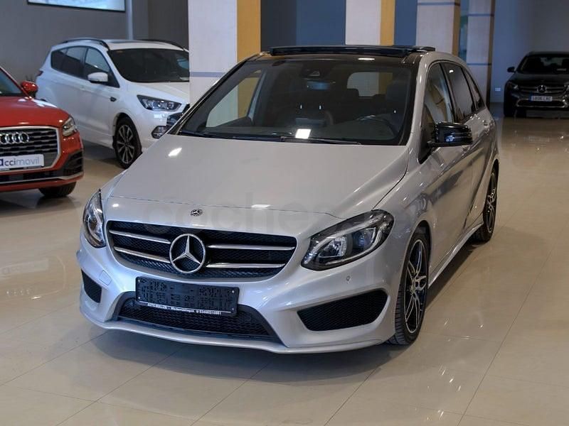 Usado Mercedes B200 136 CV (100 kW) 2018 Gris / plata Monovolumen