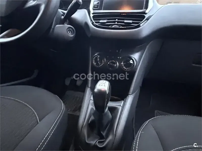 Usado Peugeot 208 Active 99 CV (72 kW) 2019 Blanco Utilitario