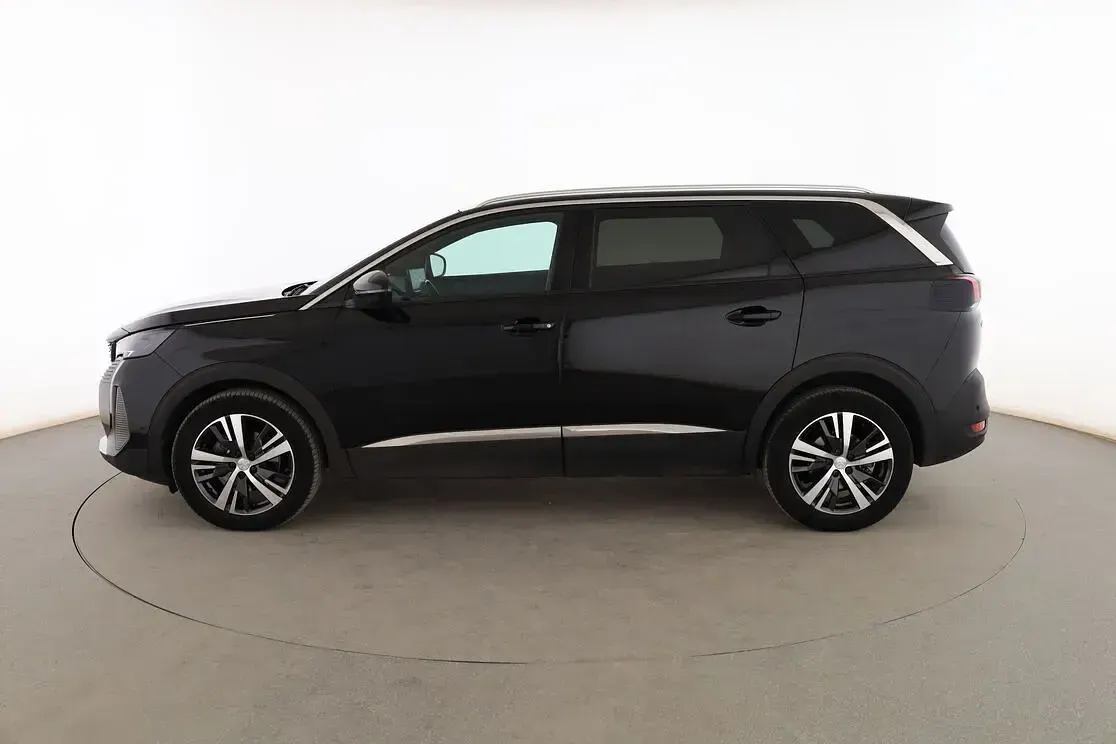Usado Peugeot 5008 Allure 131 CV (96 kW) 2023 Negro SUV