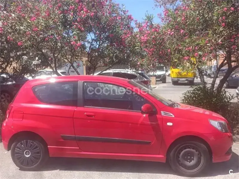Usado Chevrolet Aveo LS 84 CV (61 kW) 2011 Rojo Berlina