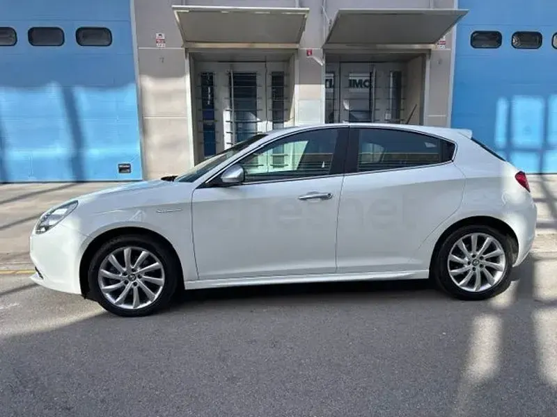 Usado Alfa Romeo Giulietta Veloce 140 CV (102 kW) 2014 Blanco Utilitario