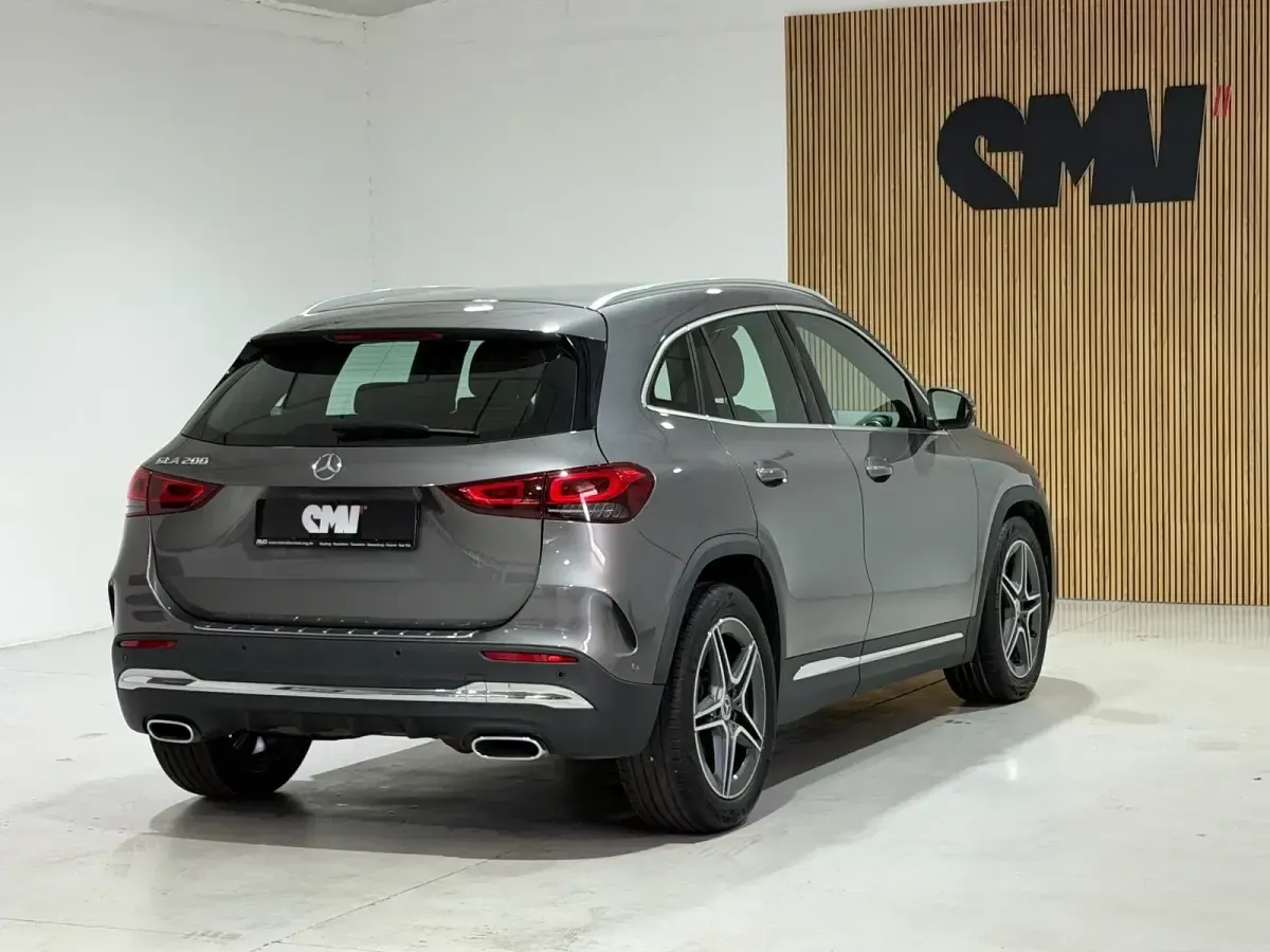 Usado Mercedes GLA200 163 CV (119 kW) 2020 Gris SUV