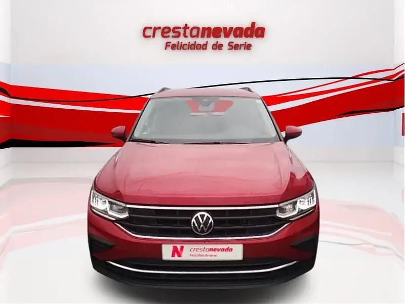 Usado VW Tiguan Life 150 CV (110 kW) 2021 Rojo SUV