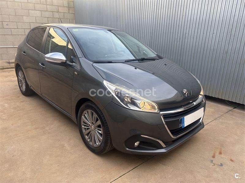 Usado Peugeot 208 Style 82 CV (60 kW) 2016 Gris / plata Utilitario