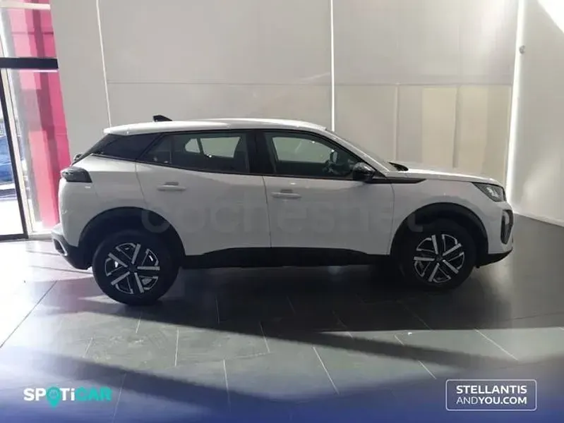 Usado Peugeot 2008 Active 100 CV (73 kW) 2023 Blanco SUV