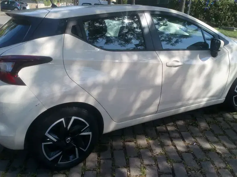 Usado Nissan Micra Acenta 92 CV (67 kW) 2022 Beige Utilitario