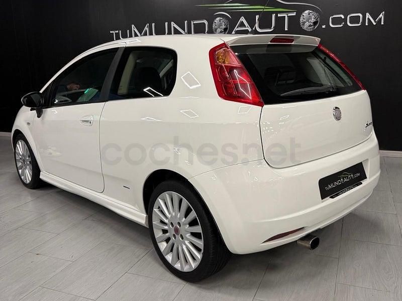Usado Fiat Grande Punto Sport 90 CV (66 kW) 2009 Blanco Utilitario