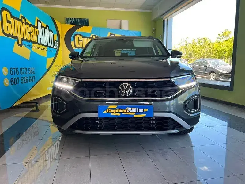 Usado VW T-Roc 150 CV (110 kW) 2025 Gris / plata SUV