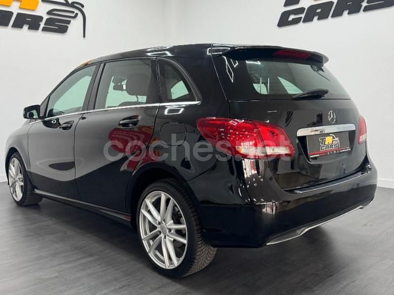 Usado Mercedes B180 109 CV (80 kW) 2016 Negro Monovolumen