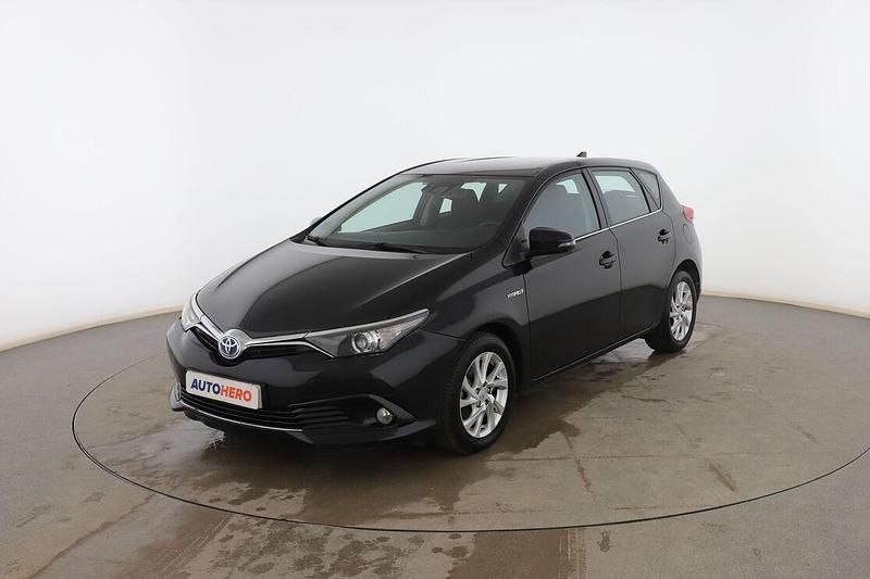 Usado Toyota Auris Hybrid Business Edition 140 CV (102 kW) 2018 Negro Berlina