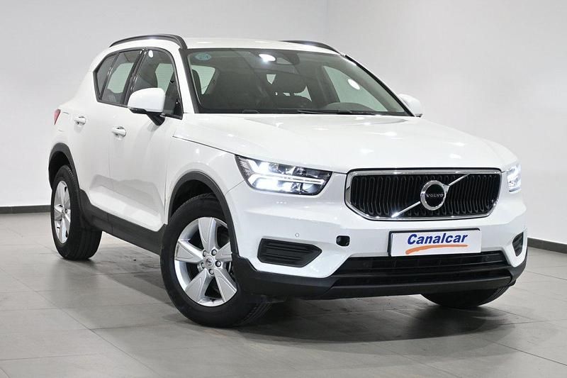 Usado Volvo XC40 Momentum 130 CV (95 kW) 2021 Blanco SUV