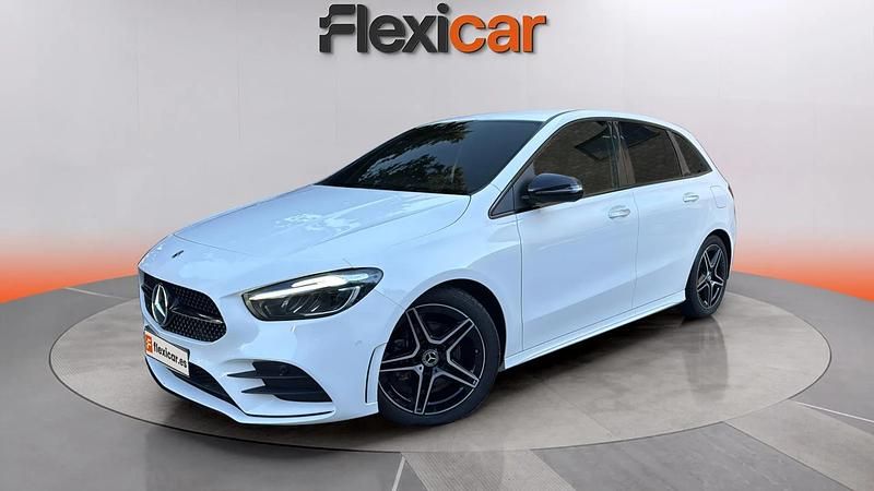Usado Mercedes B200 150 CV (110 kW) 2023 Blanco Monovolumen