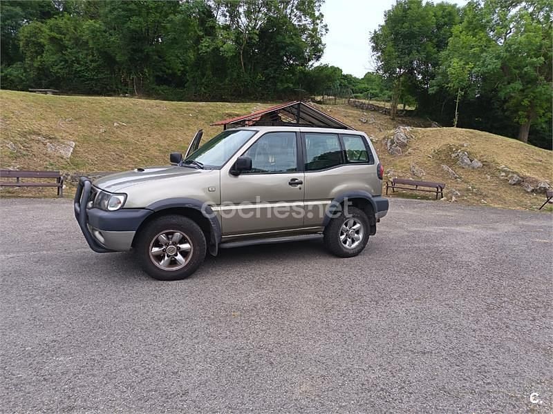 Beige Usado 2001 Nissan Terrano Comfort SUV | 7500 € (Buen precio) - Imagen 1/4