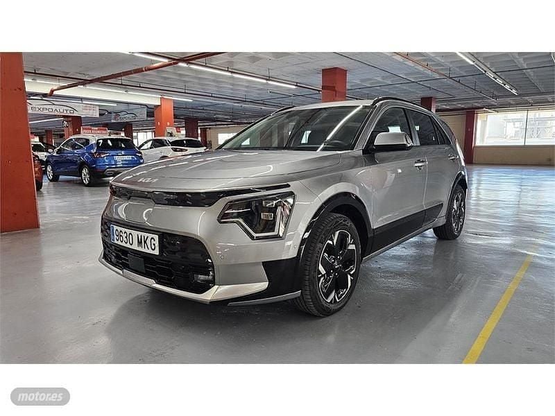 Plateado Usado 2023 Kia e-Niro SUV | 29.900 € (Buen precio) - Imagen 1/4