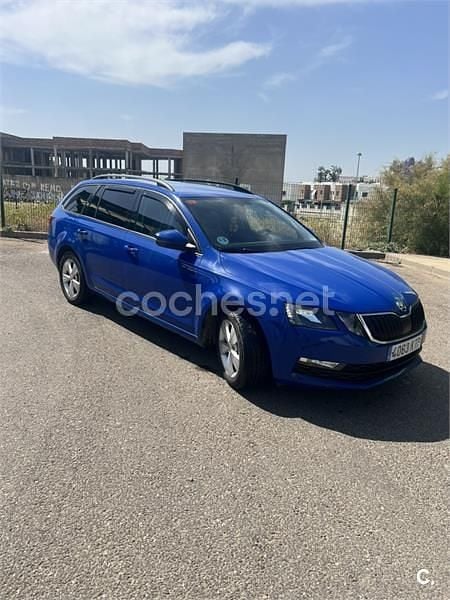 Azul Usado 2019 Skoda Octavia Ambition Familiar | 8000 € (Buen precio) - Imagen 1/4