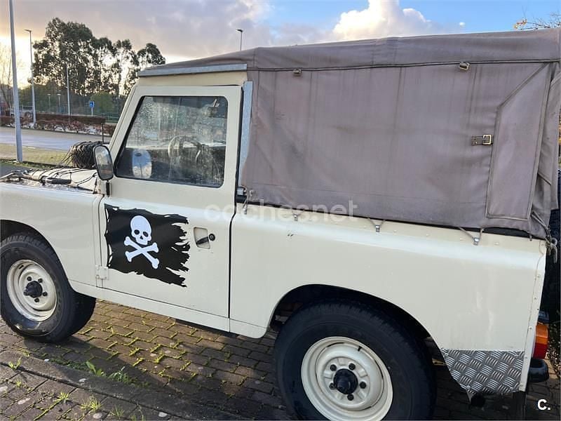 Beige Usado 1995 Land Rover Defender SUV | 18.000 € - Imagen 1/4