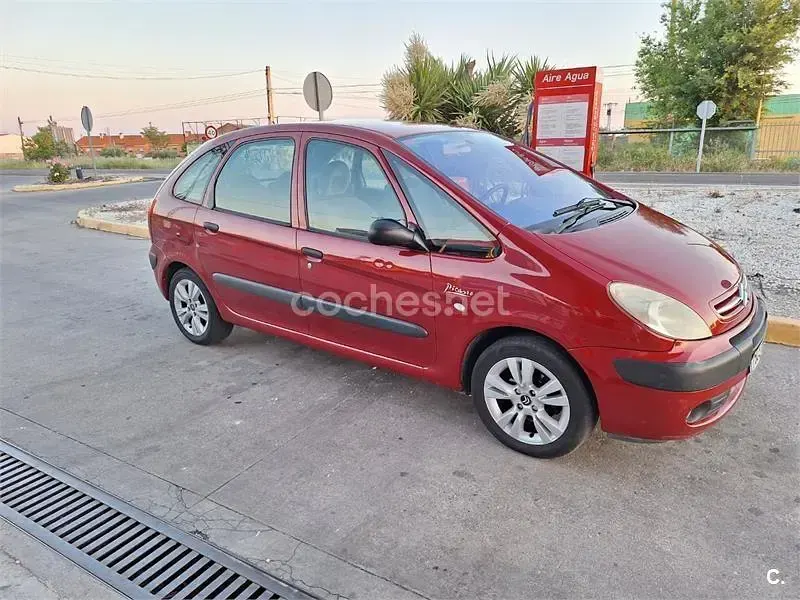 Usado Citroën Xsara Picasso 90 CV (66 kW) 2004 Granate Monovolumen