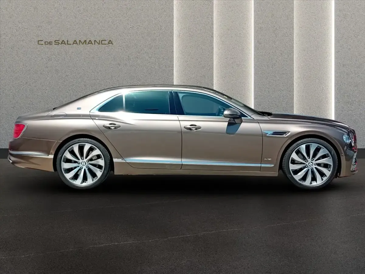 Usado Bentley Flying Spur 635 CV (467 kW) 2020 Marrón metalizado Berlina