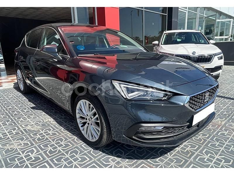 Gris / plata Usado 2021 Seat Leon XCELLENCE Berlina | 17.900 € (Super precio) - Imagen 1/4