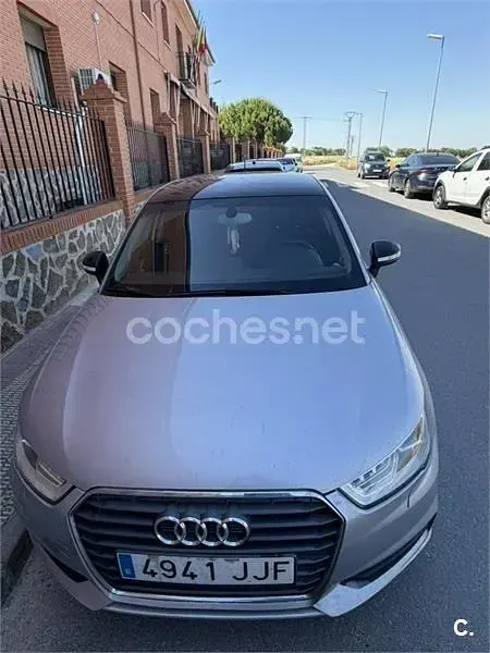 Usado Audi A1 Sportback Design 90 CV (66 kW) 2015 Gris / plata Utilitario
