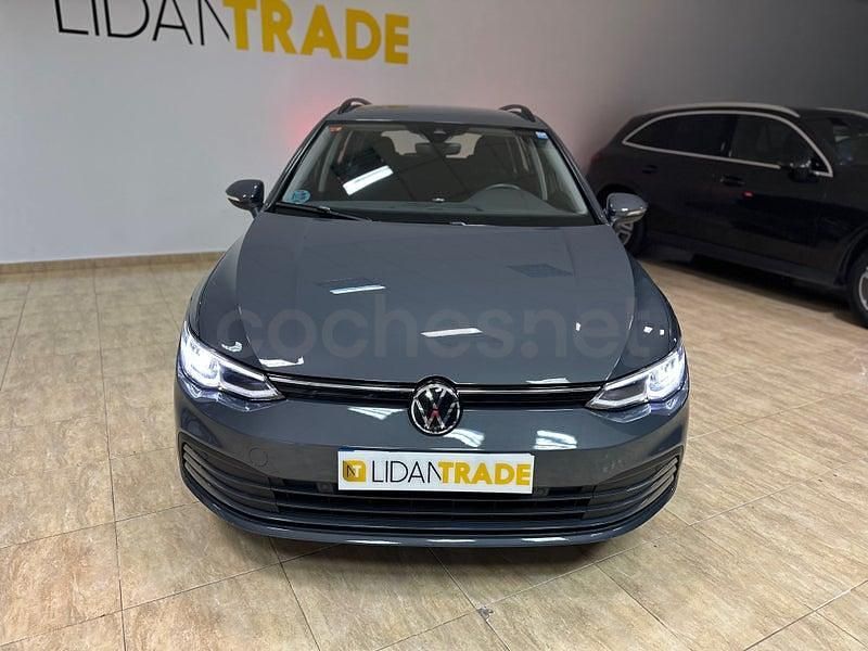 Usado VW Golf VIII Life 115 CV (84 kW) 2021 Gris / plata Familiar