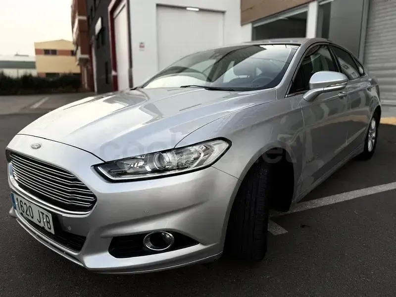 Usado Ford Mondeo Titanium 187 CV (137 kW) 2017 Gris / plata Berlina