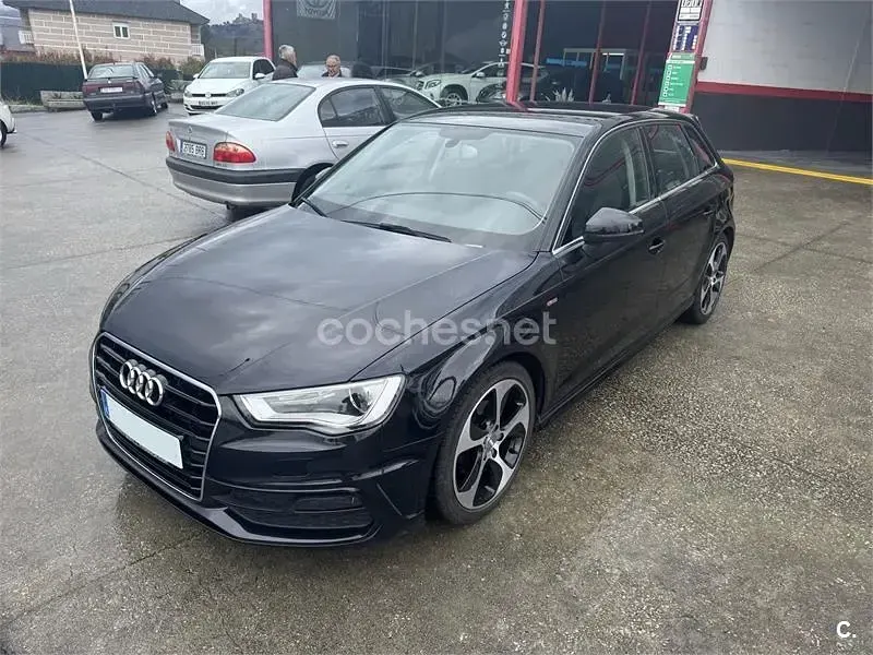 Usado Audi A3 Attraction 122 CV (89 kW) 2014 Negro Berlina
