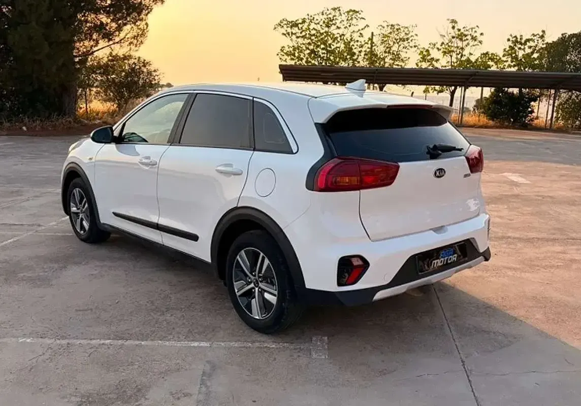 Usado Kia Niro 141 CV (103 kW) 2020 Blanco SUV