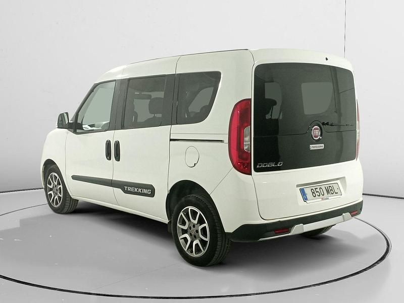 Usado Fiat Doblò Trekking 120 CV (88 kW) 2022 Blanco Monovolumen