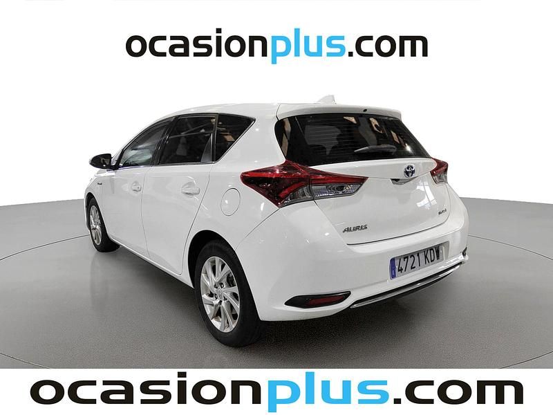 Usado Toyota Auris Hybrid Active 136 CV (100 kW) 2017 Blanco Berlina