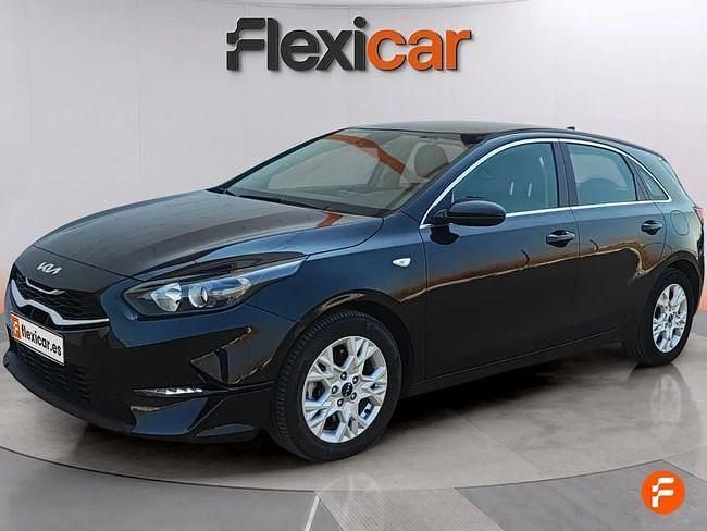 Usado Kia Ceed 136 CV (100 kW) 2023 Negro Utilitario