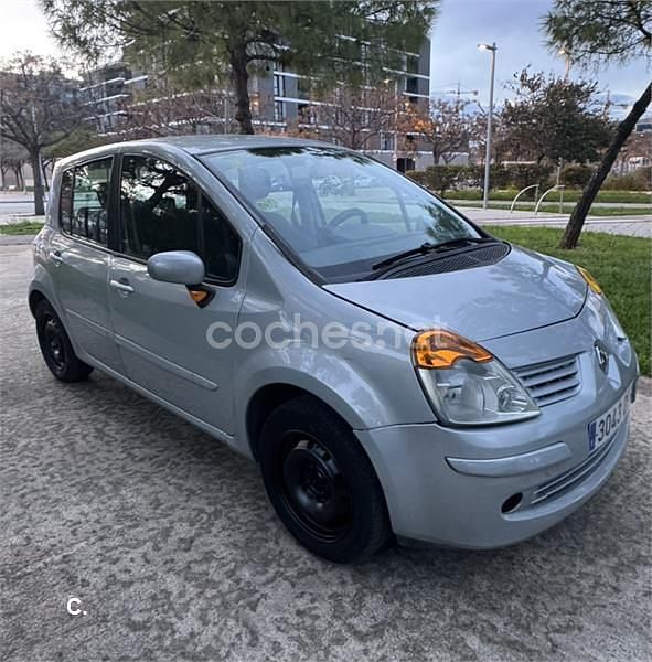 Usado Renault Modus Dynamique 98 CV (72 kW) 2005 Beige Monovolumen