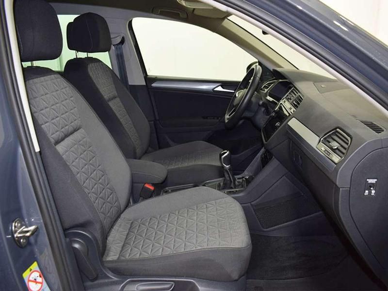 Usado VW Tiguan Life 150 CV (110 kW) 2022 Gris SUV