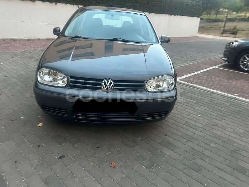 Usado VW Golf IV Conceptline 102 CV (75 kW) 2003 Gris / plata Berlina