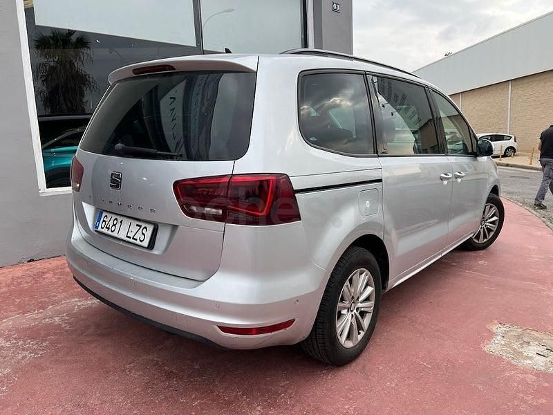 Usado Seat Alhambra Style 150 CV (110 kW) 2022 Gris / plata Monovolumen