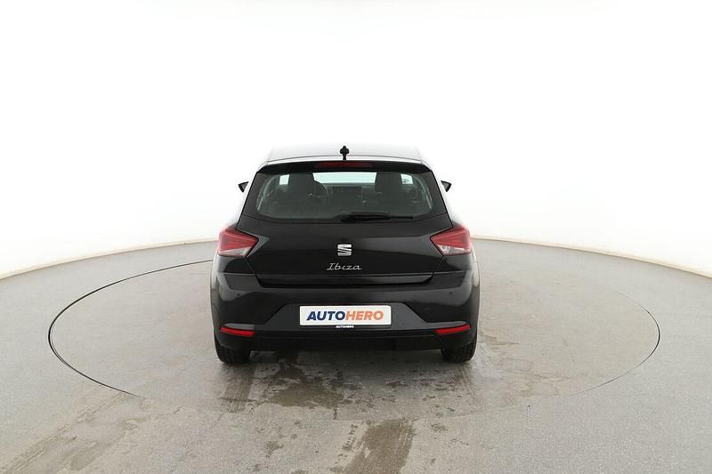 Usado Seat Ibiza Style Plus 110 CV (80 kW) 2022 Negro Utilitario