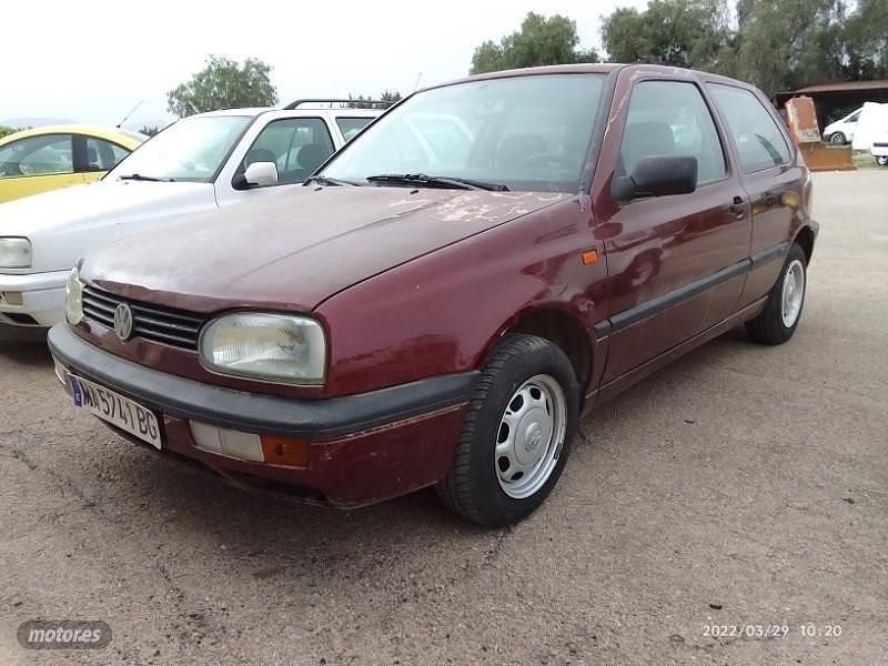 Usado VW Golf 90 CV (66 kW) 1994 Granate Coupe