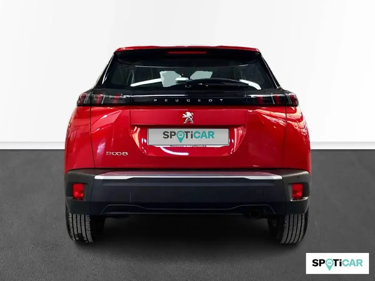 Usado Peugeot 2008 Active 100 CV (73 kW) 2022 Rojo SUV