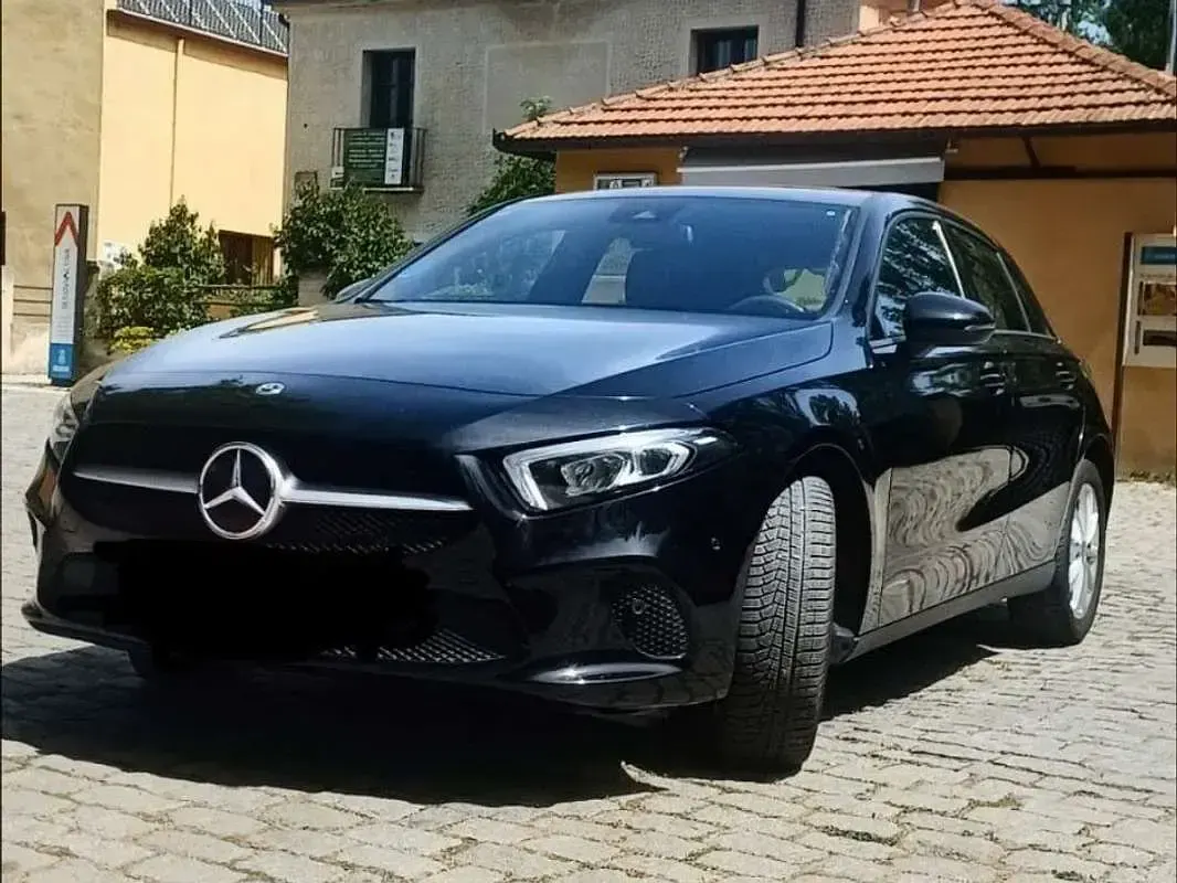 Usado Mercedes A250 218 CV (160 kW) 2022 Negro Utilitario