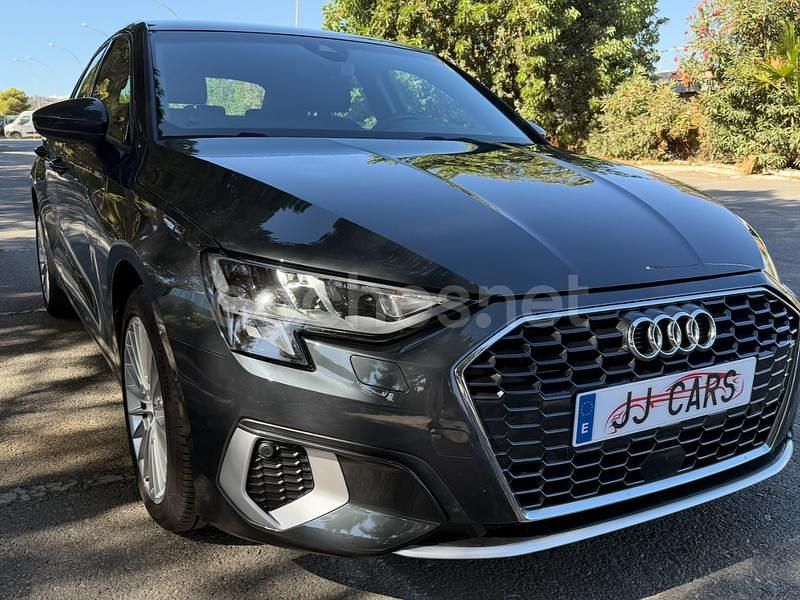 Usado Audi A3 Advanced Plus 110 CV (80 kW) 2022 Gris / plata Berlina