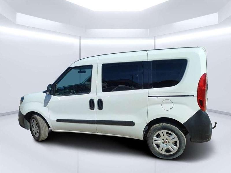 Usado Fiat Doblò Pop 95 CV (69 kW) 2019 Blanco Monovolumen