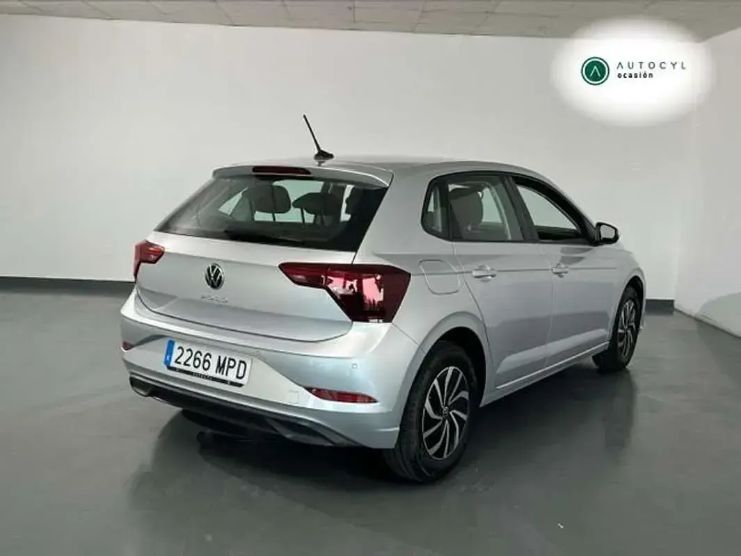 Usado VW Polo 95 CV (69 kW) 2024 Gris Utilitario