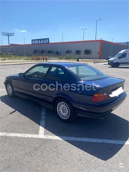 Usado BMW 318 140 CV (102 kW) 1993 Azul Coupe