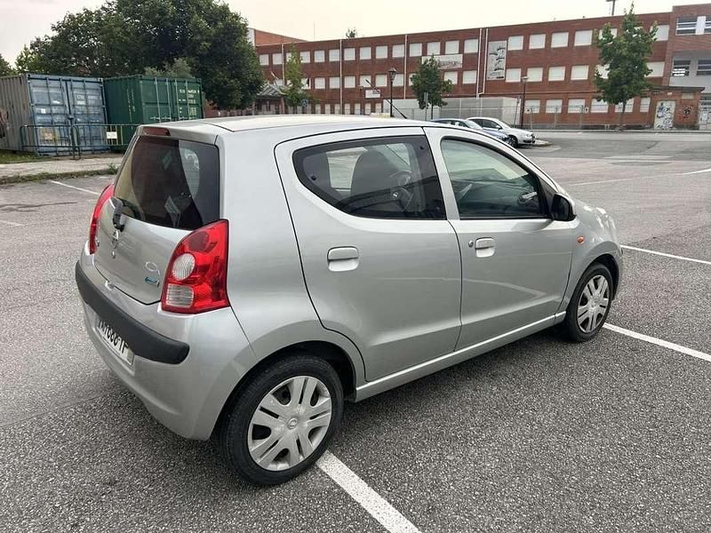 Usado Nissan Pixo Visia 68 CV (50 kW) 2011 Gris Utilitario