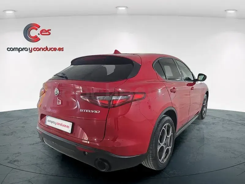 Usado Alfa Romeo Stelvio Sprint 190 CV (139 kW) 2022 Rojo SUV