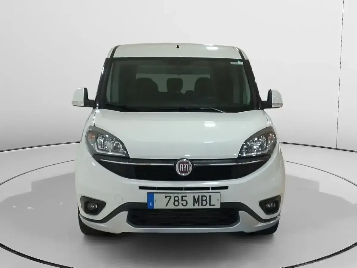 Usado Fiat Doblò Trekking 120 CV (88 kW) 2022 Blanco Monovolumen