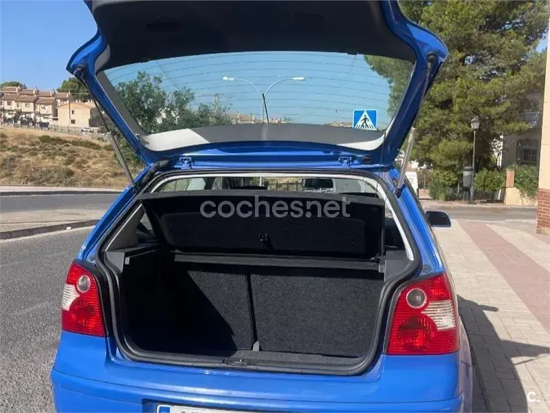 Usado VW Polo Conceptline 65 CV (47 kW) 2002 Azul Utilitario