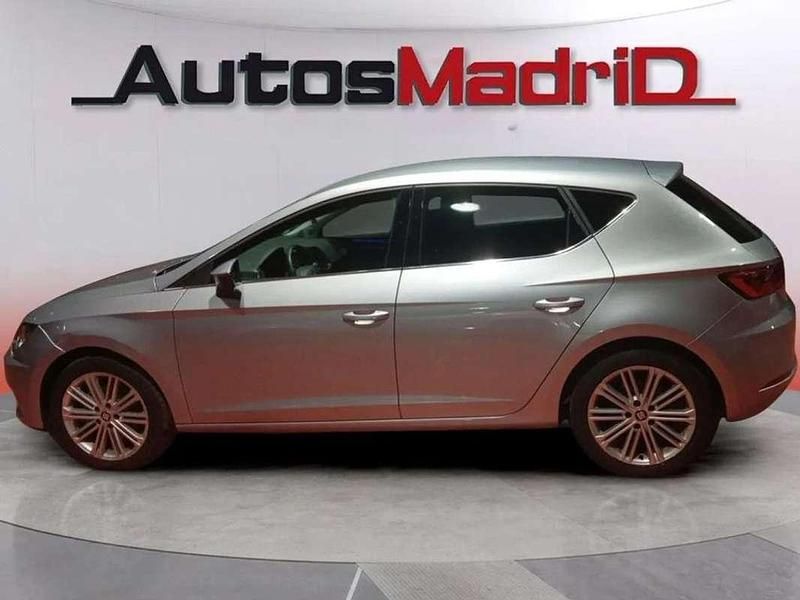 Usado Seat Leon Style 131 CV (96 kW) 2020 Gris Berlina