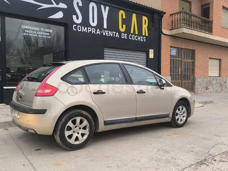 Usado Citroën C4 110 CV (80 kW) 2007 Amarillo Berlina